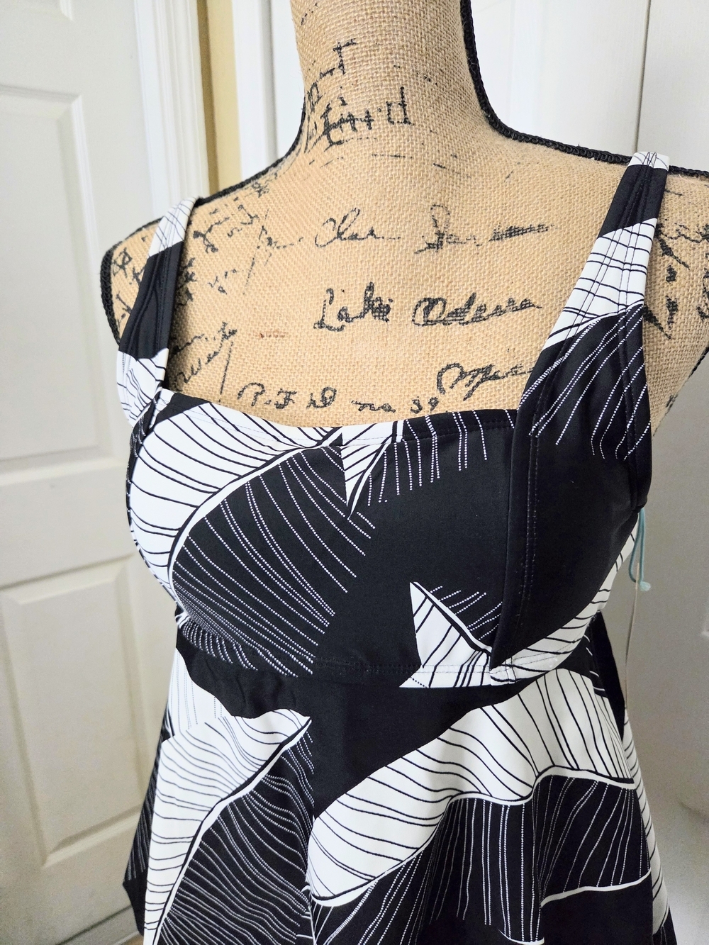 Kona Sol Black & White Leaf Print Peplum Swim Top - Picture 2 of 12